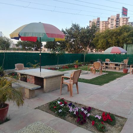Villa In Vrindavan, Hare Krishna M Zewnętrze zdjęcie
