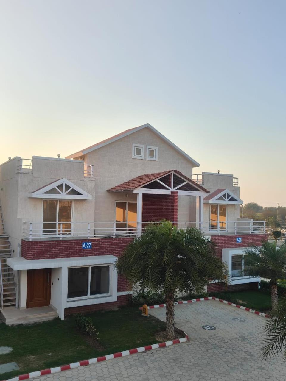 Villa In Vrindavan, Hare Krishna M Zewnętrze zdjęcie